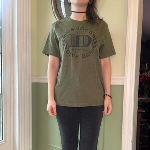 Old Navy dive bar green t shirt